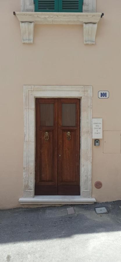 拉奎拉Dimora Tra Ciuchi E Poeti公寓 外观 照片